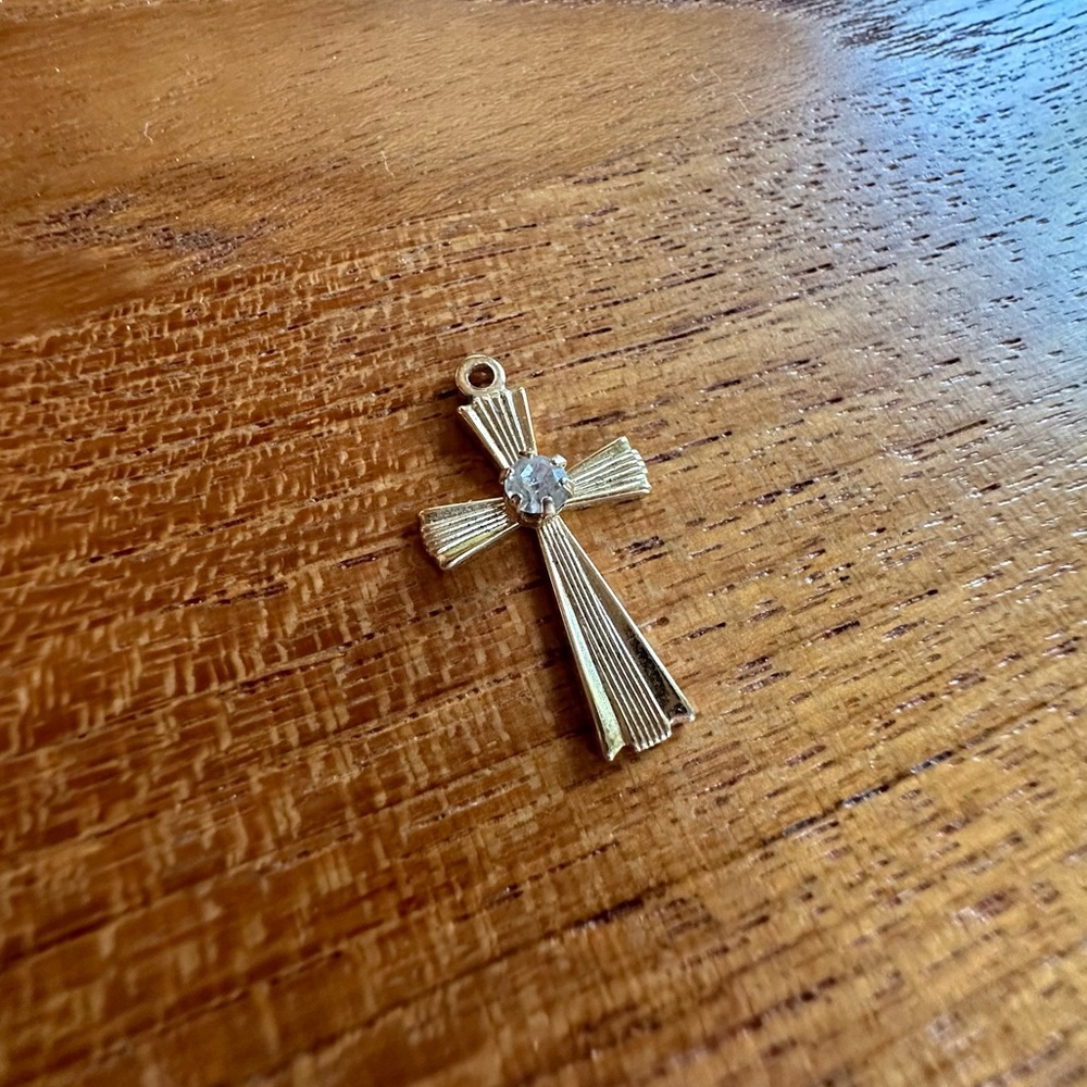 Gorgeous Tiny Gold Plated Necklace Cross Pendant Cubic Zirconia 1”.